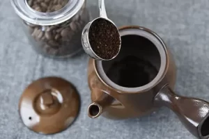 brewing coffee in a kyusu